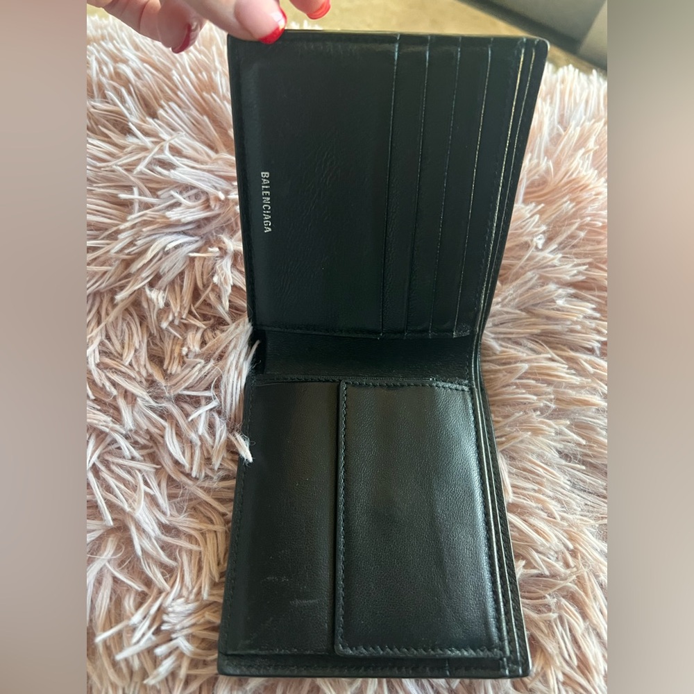 NWOT Gorgeous Balenciaga Black Leather Bi-Fold Wallet - Picture 2 of 7